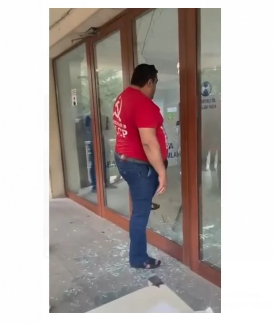 Poliklinikanın şüşəsini sındıran və həkimləri yaralayan şəxs qazi deyil - RƏSMİ - YENİLƏNİB - VİDEO
