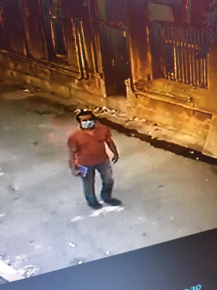 Vətəndaşların NƏZƏRİNƏ: Özünü “Azərsu” əməkdaşı kimi təqdim edən şəxs sakinlərdən pul yığır - FOTO