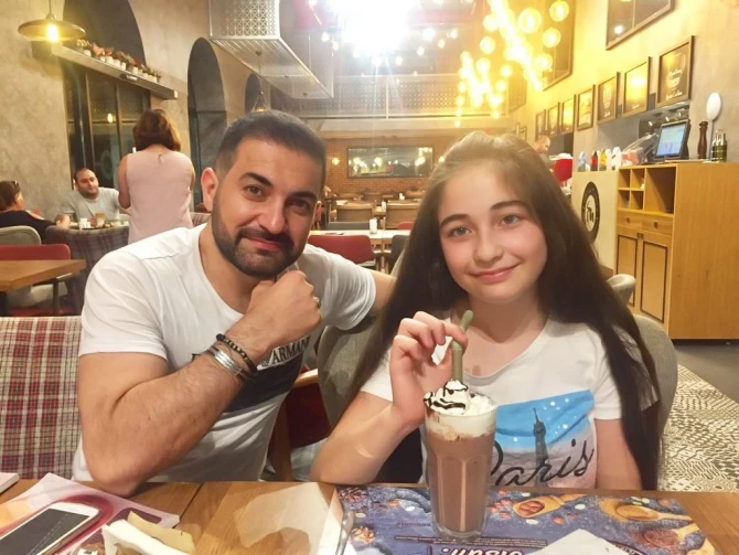 Əməkdar artistin qızı universitetə daxil oldu - FOTO