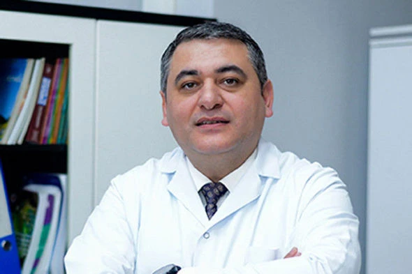 Koronavirusa yoluxan məşhur cərrahın durumu açıqlandı - FOTO