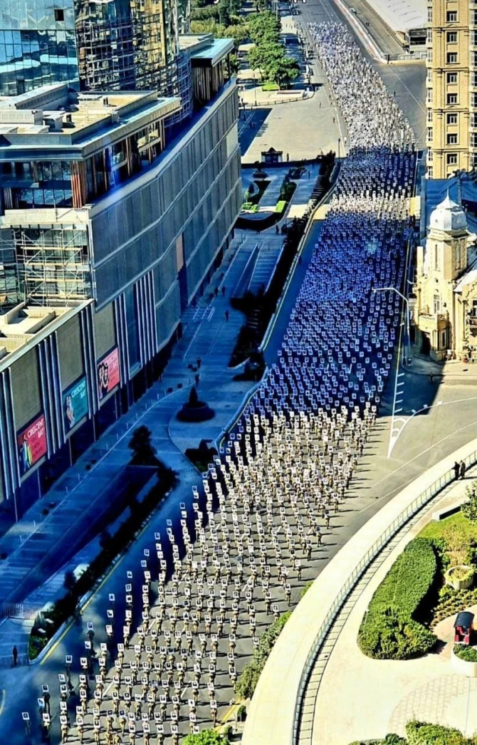 Bakıda hərbçilərin yürüşü keçirilir - FOTO