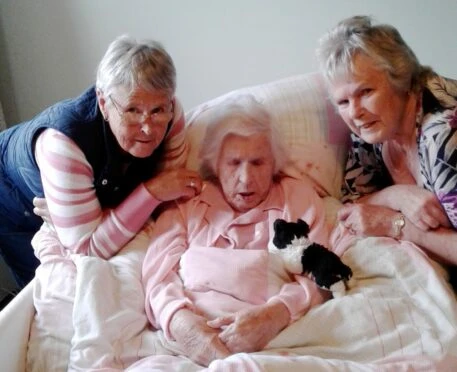 107-летняя шотландка назвала секрет долголетия - ФОТО