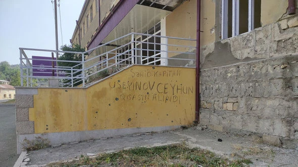 Şuşa divarlarında tale yazıları – FOTO