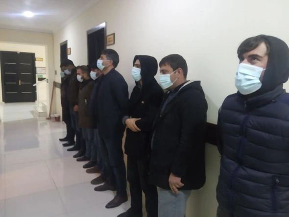 Şabranda karantin qaydalarını pozan çay evi aşkarlandı: Səkkiz nəfər saxlanıldı - FOTO