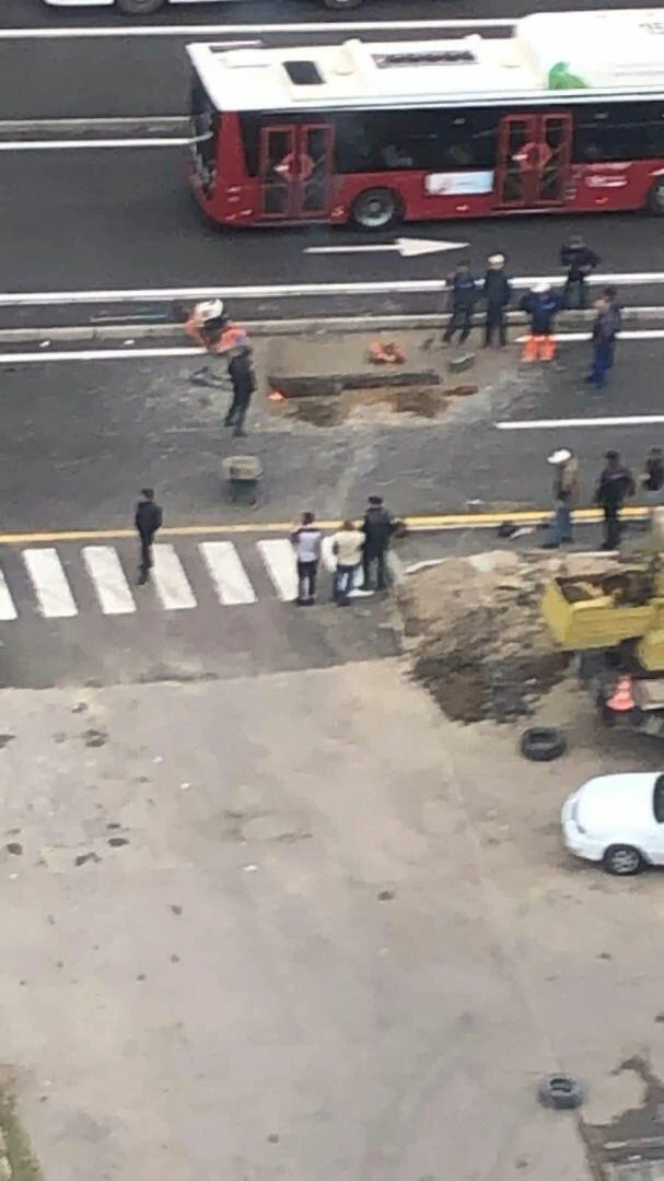 İki gün əvvəl çəkilən yol niyə qazılıb? - FOTO