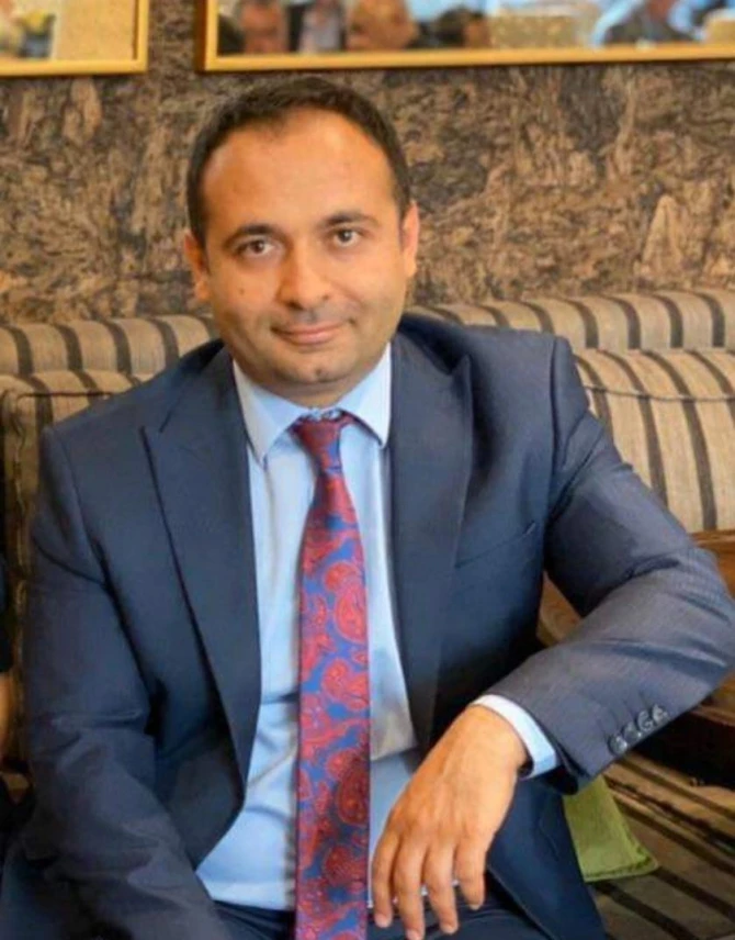 Azərbaycanda vəzifəli şəxs işdən çıxaraq xaricə köçüb - FOTO