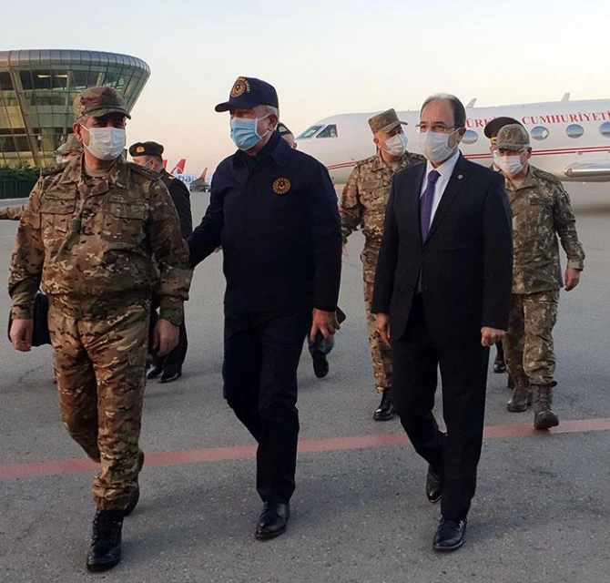 Türkiyənin Milli Müdafiə naziri Bakıya gəlib - FOTO