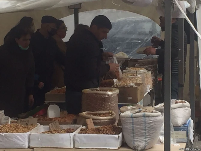 Bakıda Novruz çadırları qurulub - QİYMƏTLƏR - FOTO