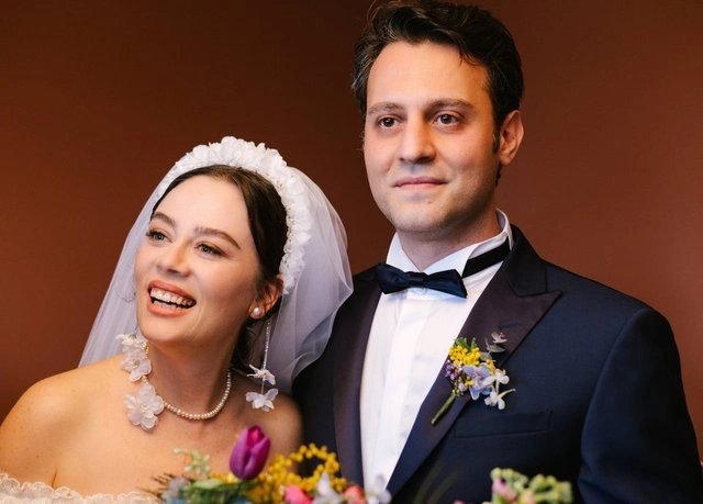 Hamilə olduğu deyilən məşhur aktrisa evləndi - FOTO