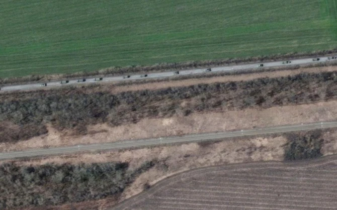 Rusiyanın 12 kilometrlik hərbi karvanı Xarkova doğru irəliləyir - FOTO