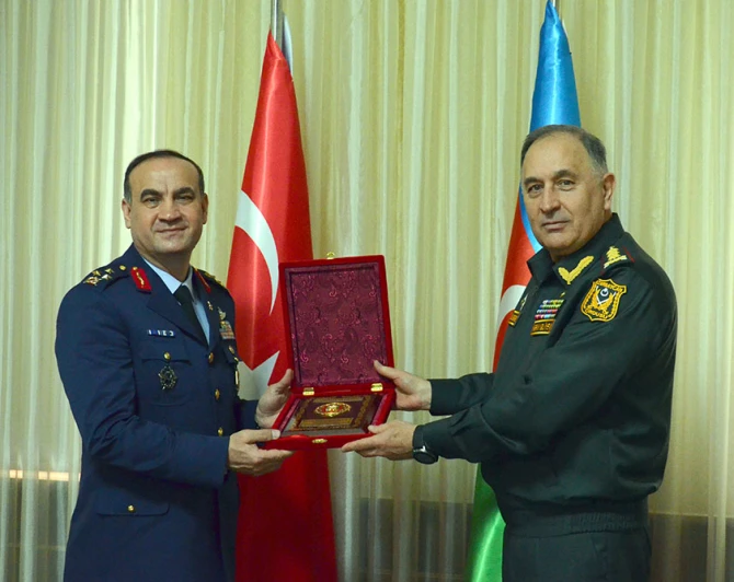 Azərbaycan Ordusunun Baş Qərargah rəisi türkiyəli nümayəndə heyəti ilə görüşüb - FOTO