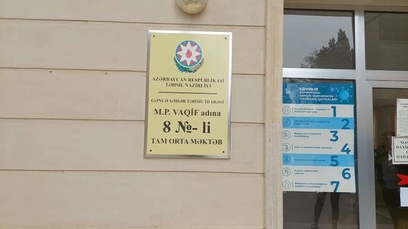 В Азербайджане школьница ударила одноклассницу ножом - ФОТО