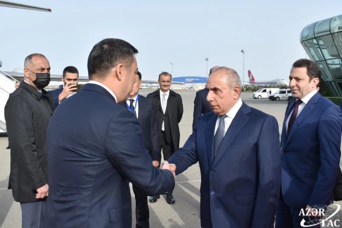 Президент Кыргызстана прибыл с официальным визитом в Азербайджан - ФОТО