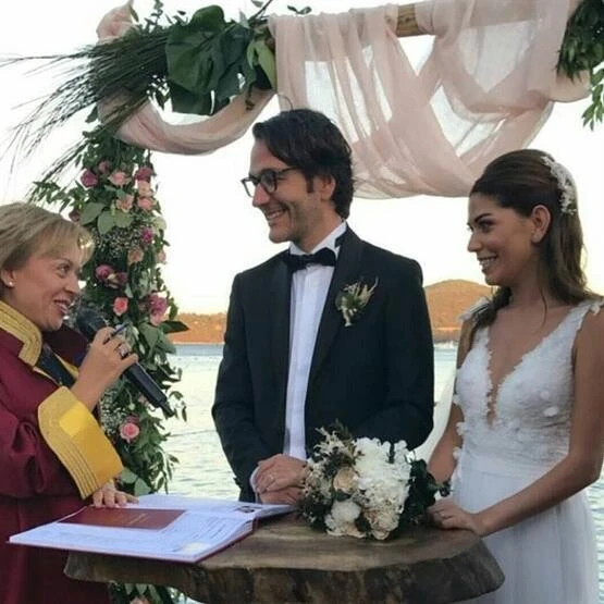 Məşhur aktrisa əcnəbi ərindən BOŞANDI