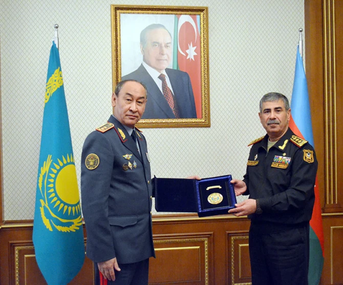 Azərbaycan və Qazaxıstanın birgə hərbi təlimlər keçirməsi müzakirə olunub - FOTO