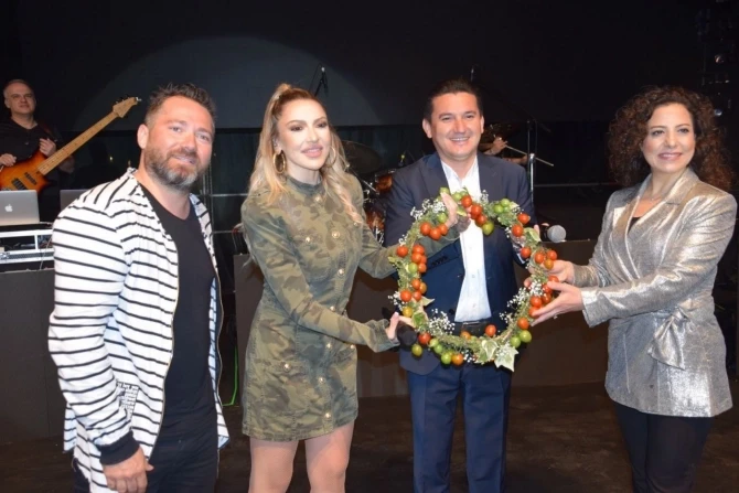 Hadisə ilin “Pomidor kraliçası” seçildi - FOTO/VİDEO
