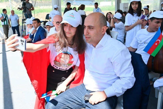 Təhsil naziri Şuşadan uşaqları təbrik edib