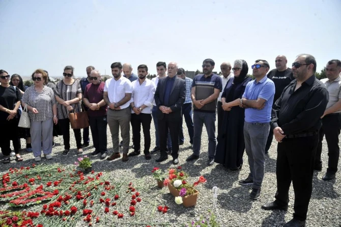 Məhərrəm İbrahimovun məzarı ziyarət olunub - FOTO