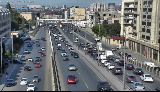 Bakıda qəza oldu: Yollarda sıxlıq yarandı - FOTO