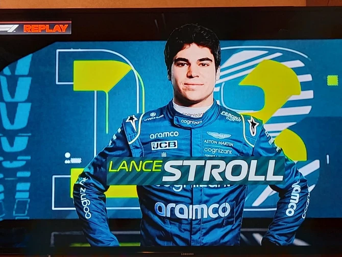 "Formula 1": Bakıdakı qəzadan sonra bolidin ön hissəsi qopub - FOTO