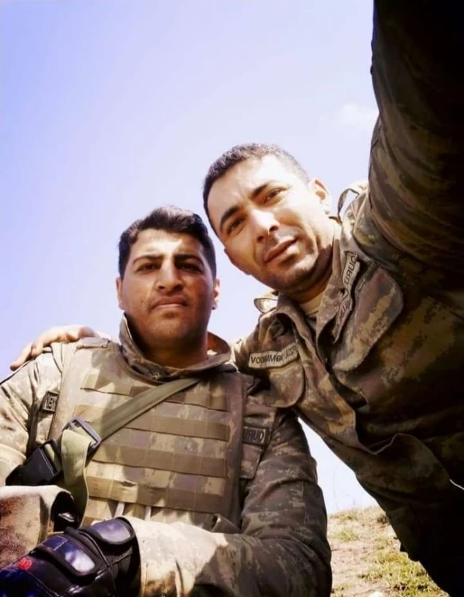 Qazi baş leytenant: 