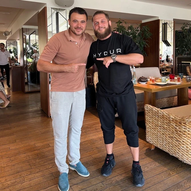 Emin Ağalarov UFC döyüşçüsü Rafael Fiziyevlə - FOTO