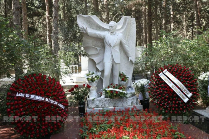 İlham Əliyev və Mehriban Əliyeva Müslüm Maqomayevin anım mərasiminə əklil göndərib - FOTO