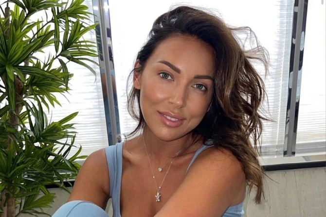 39-летняя Алсу опубликовала ФОТО без макияжа и укладки