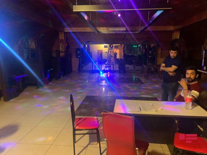 Bakıda restoranda DJ bıçaqlandı - FOTO