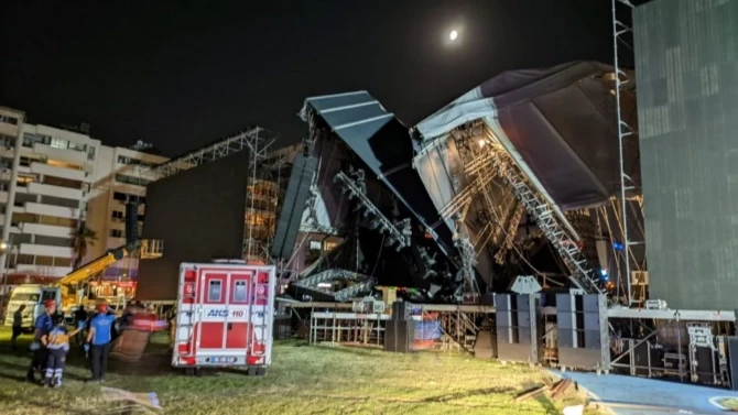 Tarkanın konserti üçün qurulan səhnə çökdü: Yaralanan var - FOTO/VİDEO