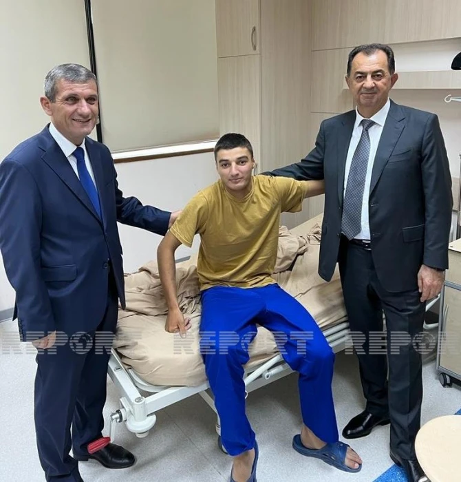 Yaralı əsgərlər hospitalda ziyarət ediliblər - FOTO