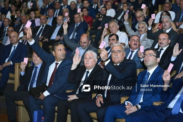 Azərbaycan jurnalistlərinin VIII qurultayında bir sıra qərarlar qəbul edilib - YENİLƏNİB + FOTO