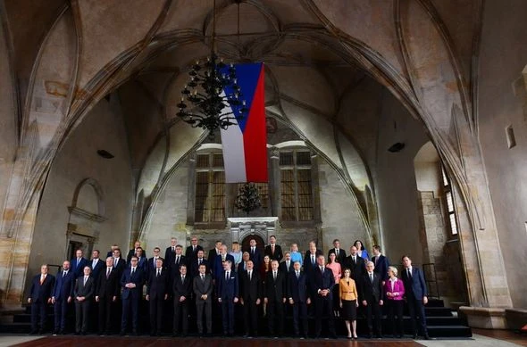 İlham Əliyev “Avropa siyasi birliyi” Zirvə Toplantısının iclasında iştirak edib - FOTO - YENİLƏNİB
