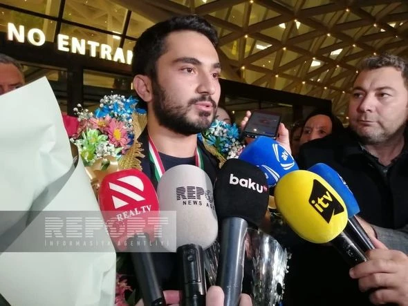 Şahmat üzrə gənclər arasında dünya çempionları Vətənə qayıdıblar - FOTO