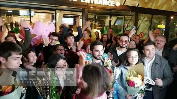 Şahmat üzrə gənclər arasında dünya çempionları Vətənə qayıdıblar - FOTO