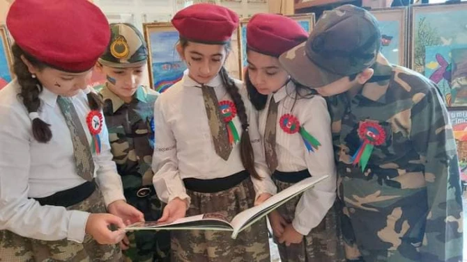 İncəsənət Gimnaziyasında 