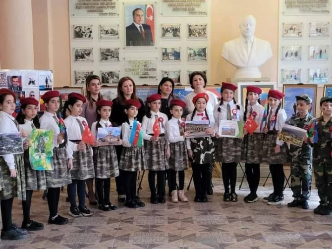 İncəsənət Gimnaziyasında 