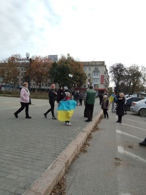 Флаг Украины над администрацией Херсона - ОБНОВЛЕНО + ФОТО