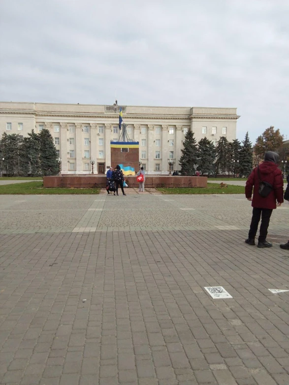 Флаг Украины над администрацией Херсона - ОБНОВЛЕНО + ФОТО