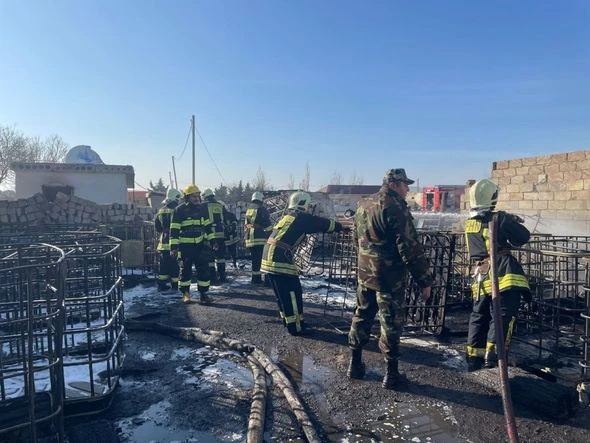 Сильный пожар в Сангачале: сгорели 50 тонн дизтоплива, повреждены грузовик и кафе - ОБНОВЛЕНО + ВИДЕО