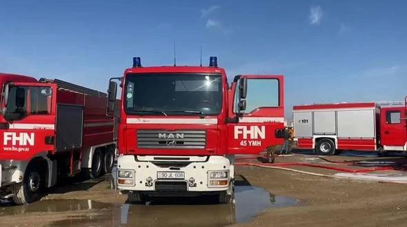 Сильный пожар в Сангачале: сгорели 50 тонн дизтоплива, повреждены грузовик и кафе - ОБНОВЛЕНО + ВИДЕО