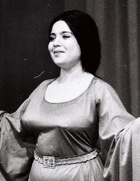 Övladını öldürdülər, Şövkət Ələkbərovanın təklifini rədd etdi - “Mercedes” sürən ilk qadın müğənnimiz - FOTO