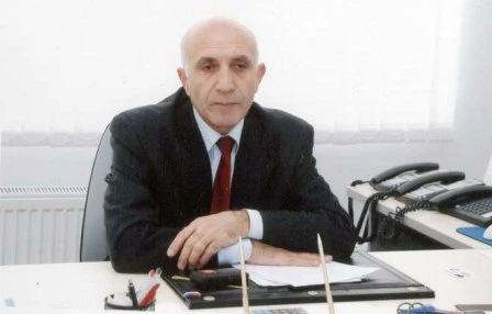 Azərbaycanda tanınmış həkim ad günündə təqaüdə göndərildi - FOTO