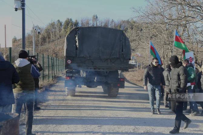 По дороге Ханкенди - Лачын беспрепятственно проехали автомобили миротворцев - ОБНОВЛЕНО + ВИДЕО