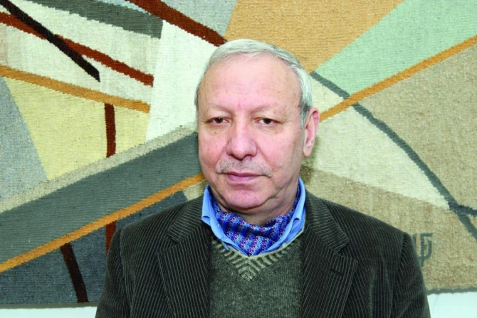 Prezident məşhur rəssamı təltif etdi