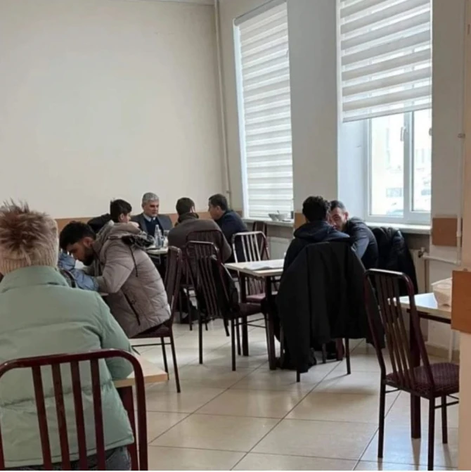 Azərbaycanda rektorun sosial şəbəkədə yayılan fotosu çox danışıldı - FOTO