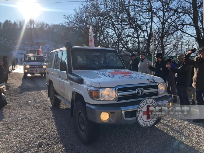 BQXK-yə məxsus avtomobillər Xankəndidən Laçın istiqamətinə maneəsiz hərəkət edib - FOTO - YENİLƏNİB