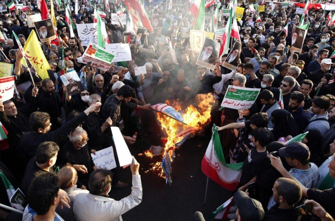 Annanın ümidinə qalan Tehran: Etirazçı İran qadınlarına sayğısız Akopyan - ŞƏRH - FOTO