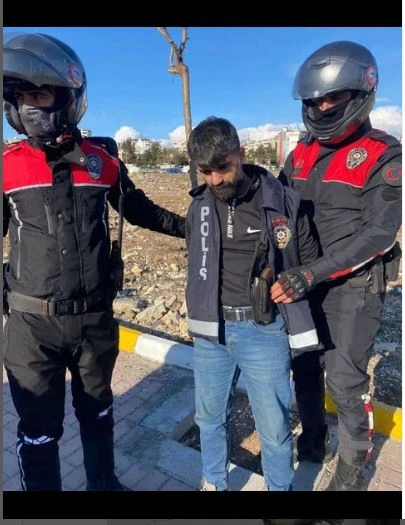 Türkiyədə dağılan evlərdən oğurluq edən şəxs həbs edildi - FOTO