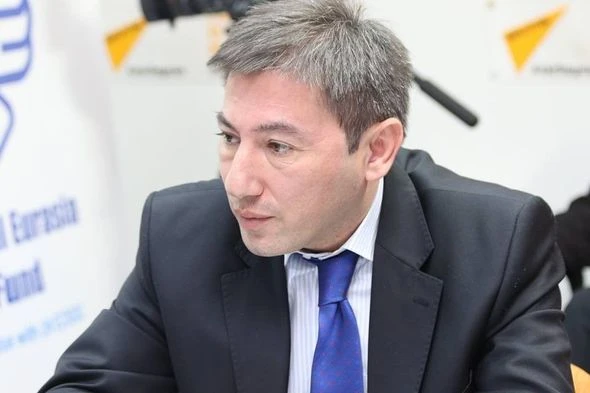 Makron öz uğursuzluqlarını Rusiyanın boynuna yıxmaq istəyir - ŞƏRH + FOTO